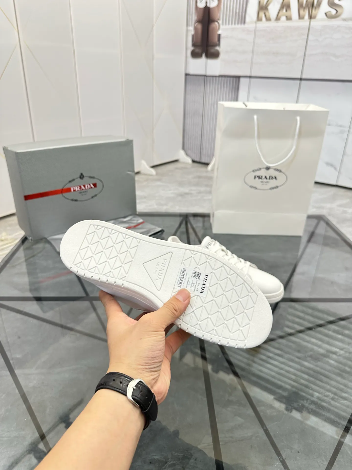 Men's shoes for sale 💰: 💰P540¥ High-end top quality Product trademark: Prada *"Prada*" low-top casual shoes Regular size: 38-45 (can be customized to 46) Product materials: imported first-layer cowhide for the upper, water-dyed cowhide lining, cowhide feet, original outsole. No.: 001